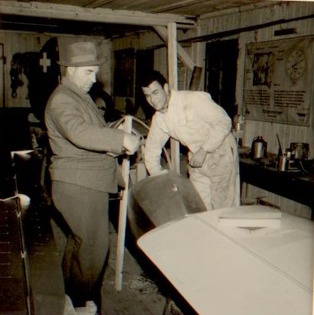 Albert Camenzind am Moswey HB-309 mit seinem Vater, dem Malermeister bei Pilatus - Bild: Herbert Odermatt